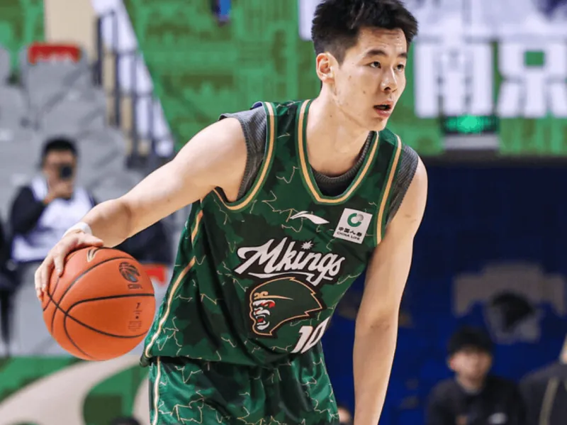 九游娱乐下载-郭昊文全场14中8，三分6中3得到25分3篮板6助攻1抢断